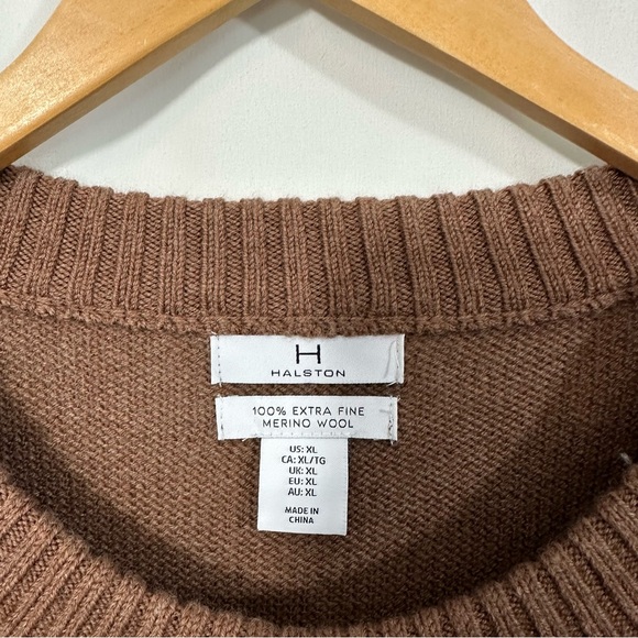 Halston 100% Merino Wool Knit Relaxed Fit Crewneck Sweater in Brown - Picture 7 of 8